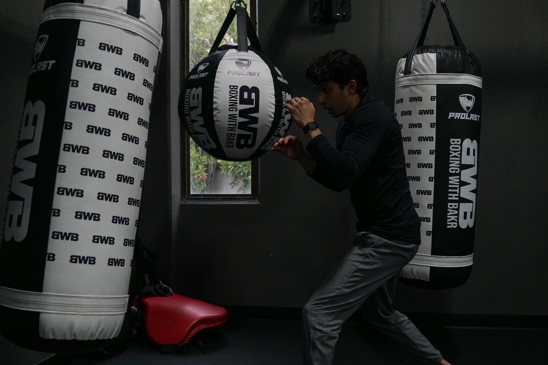 Solo bagwork on the BWB double-end and heavy bags